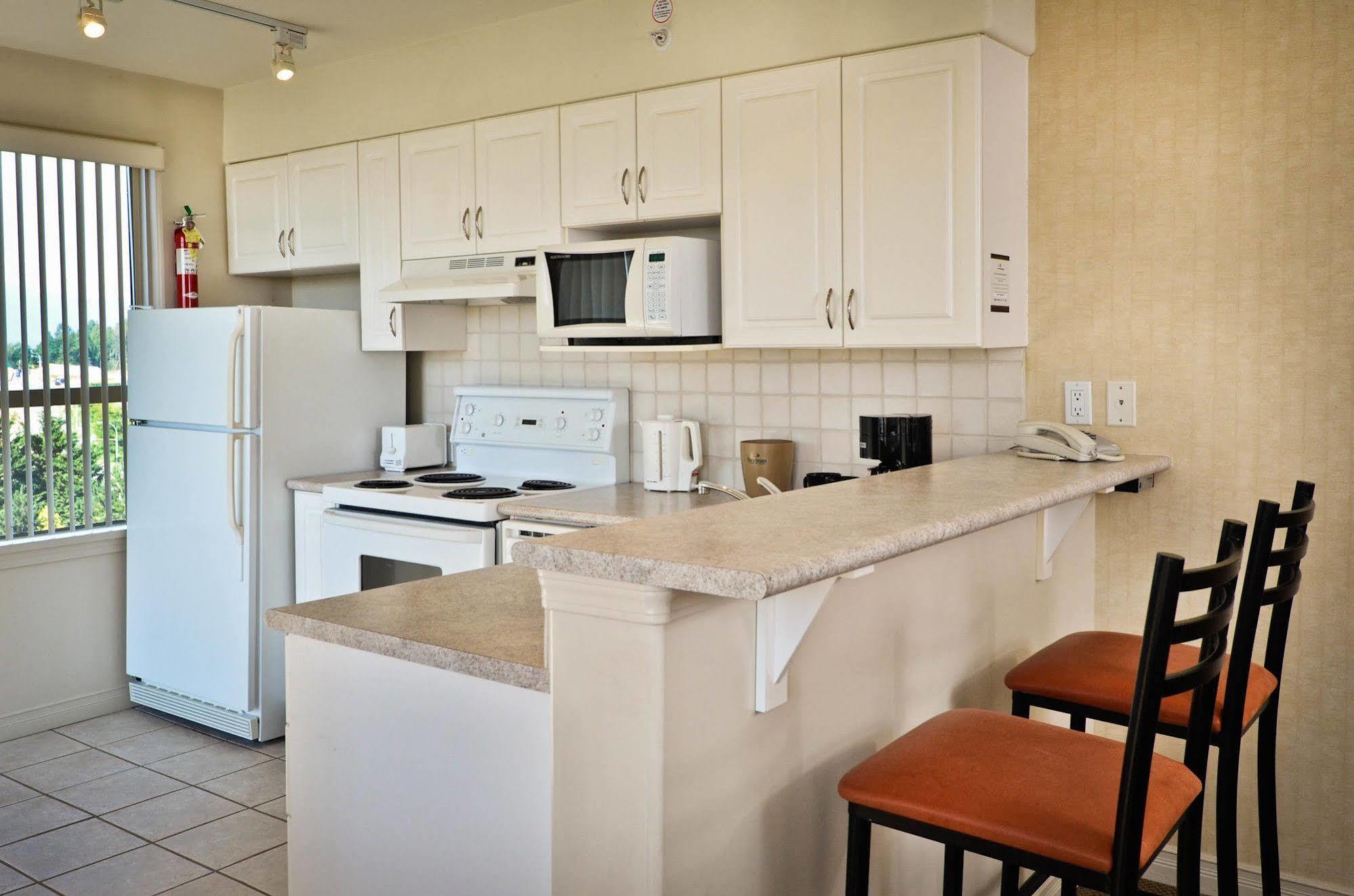 Sandman Suites Surrey - Guildford Екстер'єр фото