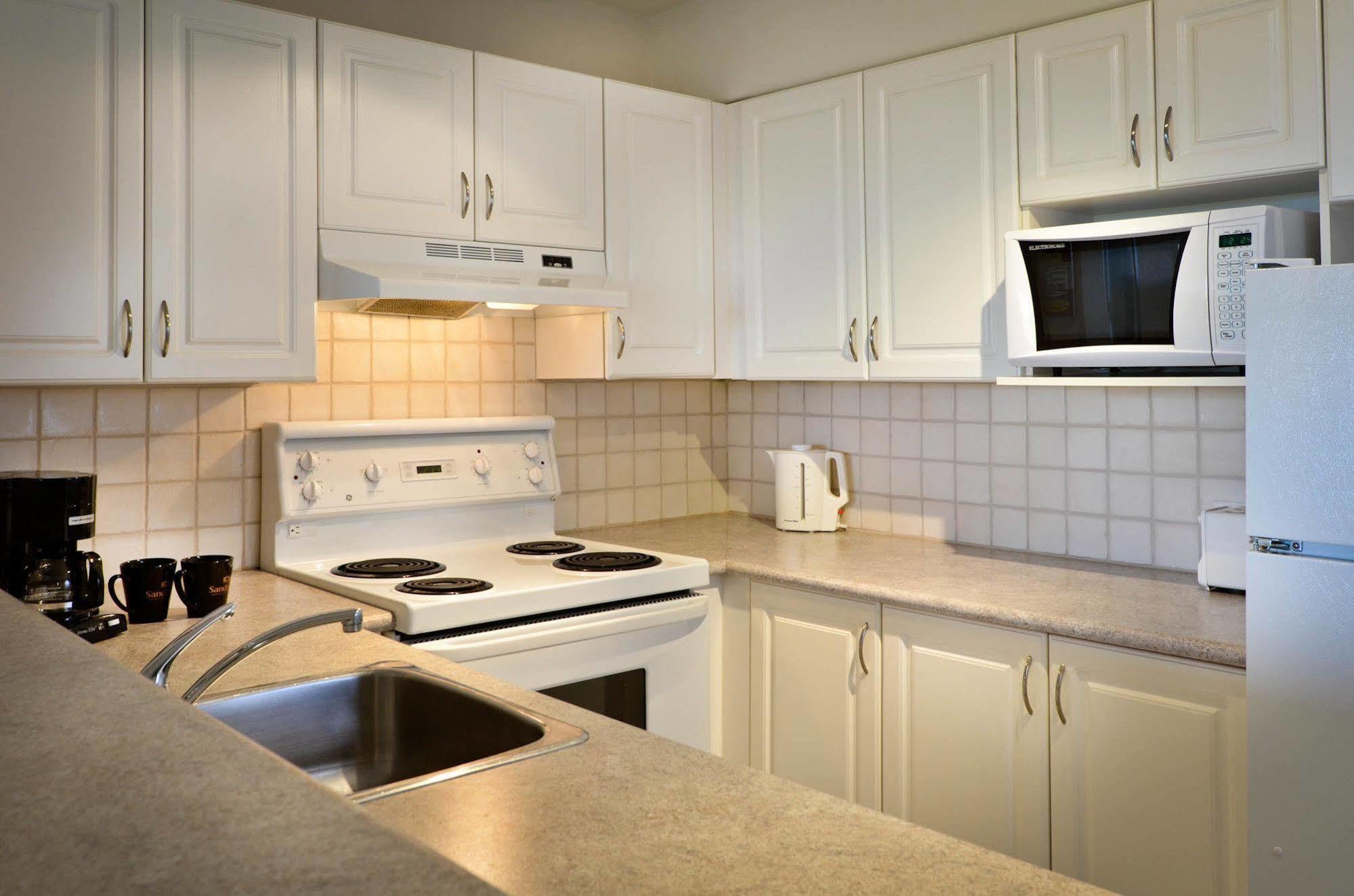 Sandman Suites Surrey - Guildford Екстер'єр фото