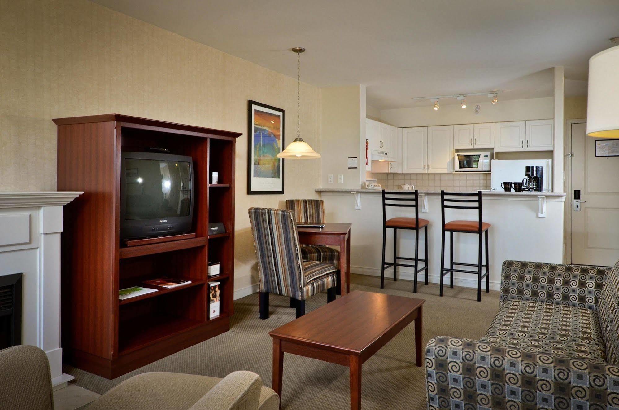 Sandman Suites Surrey - Guildford Екстер'єр фото
